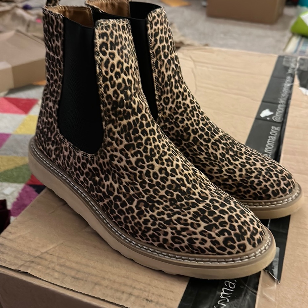 Universal Thread leopard chelsea boots worn once